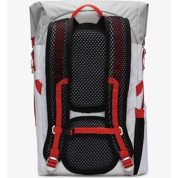 Nike ACG Backpack 32L Aysen Hiking Trail Bag 'Photon Dust' (DV4054-100) - Picture 3 of 4